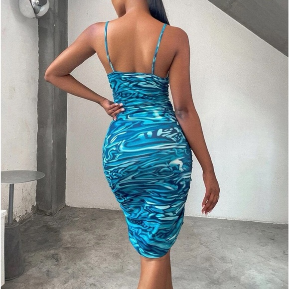 Dress - Picture 2 of 4